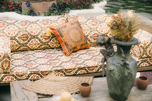 5 Reasons Floor Cushions Are the Best Choice for Small Outdoor Spaces